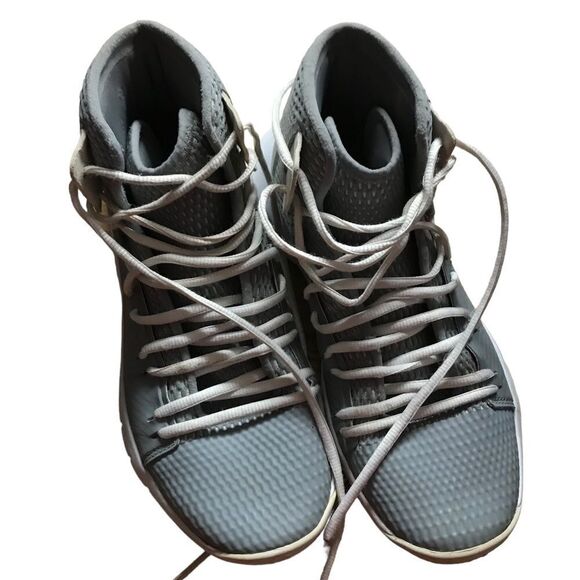 Under Armour ladies size 8 basketball shoes excellent condition - Picture 1 of 5